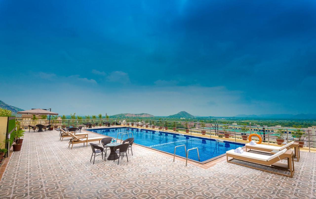Clarion Inn Jaipur Kukas Exteriör bild