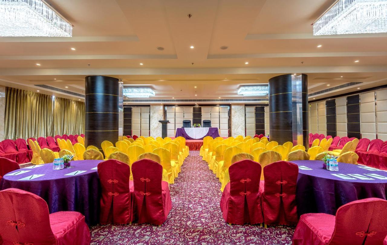 Clarion Inn Jaipur Kukas Exteriör bild