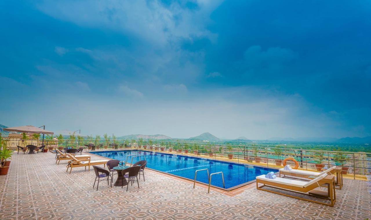 Clarion Inn Jaipur Kukas Exteriör bild